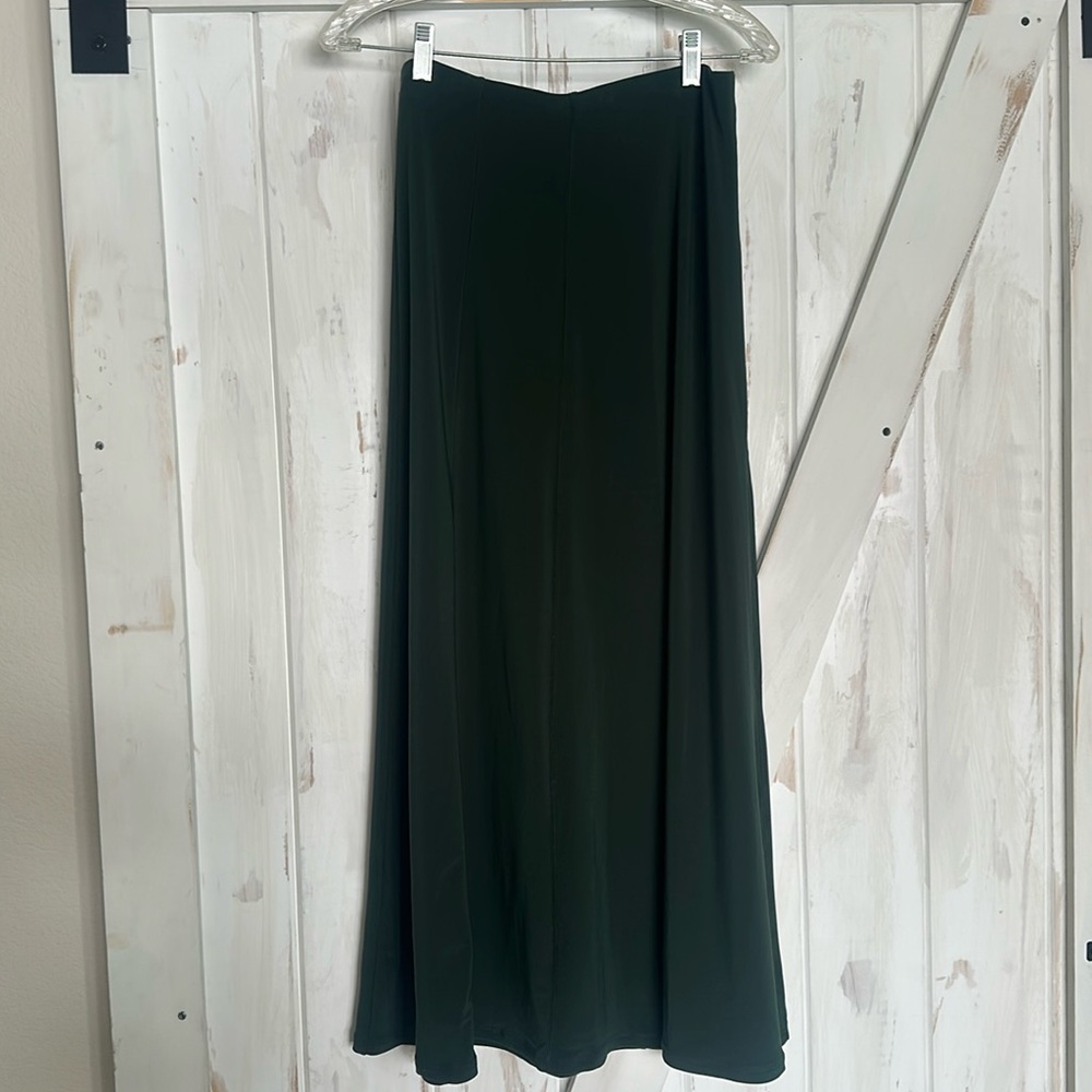 Zara midi forest green skirt. Size medium.